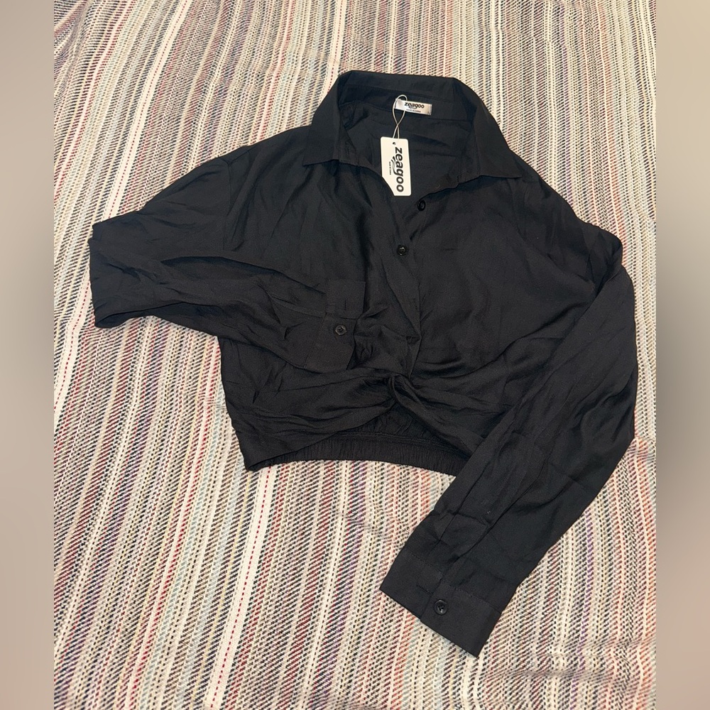 never worn!! black amazon brand elastic bottom crop top with collar size small.